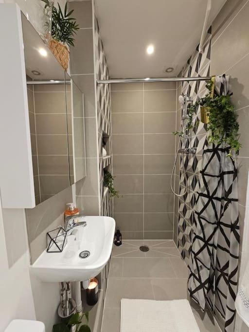 Beautiful And Spacious Flat London Exterior photo