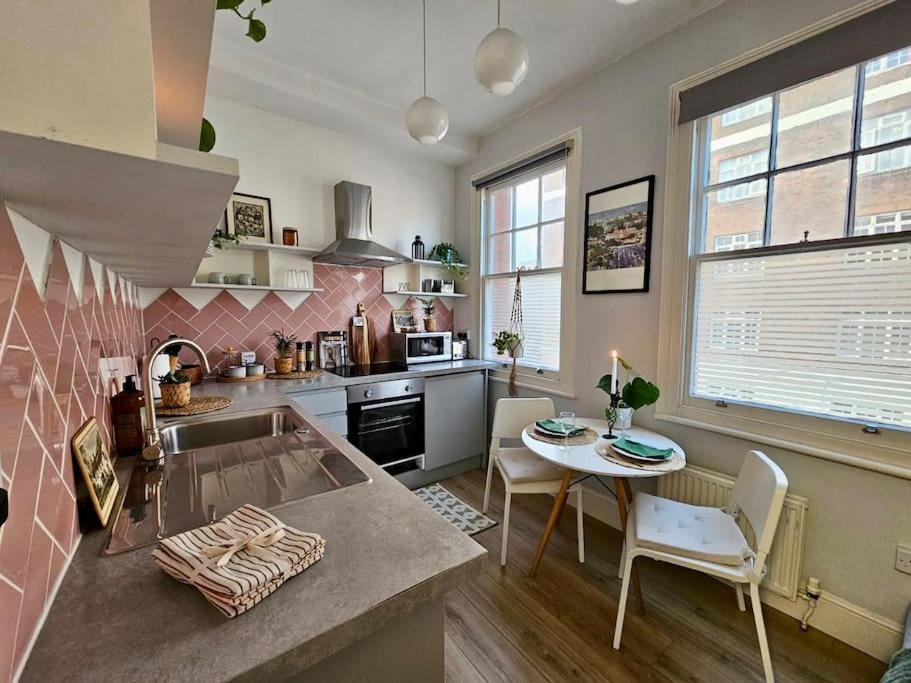Beautiful And Spacious Flat London Exterior photo